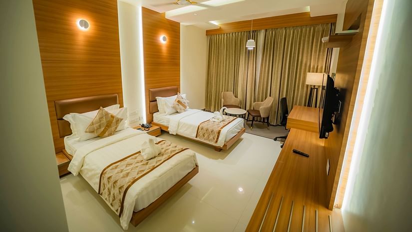 A full view of Deluxe Twin Room with twin beds and bedding