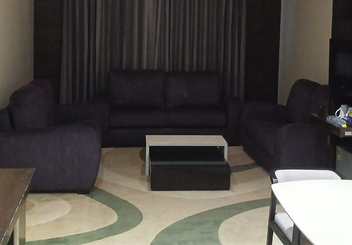 Quuen Suite Living Room