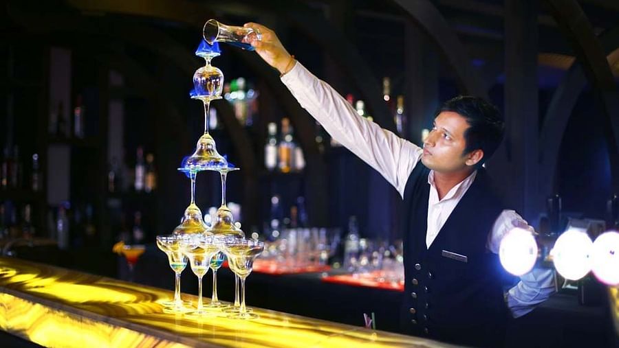 Shanghai Bar & Lounge, The Bristol Hotel Gurgaon, Evening In Gurgaon 3388