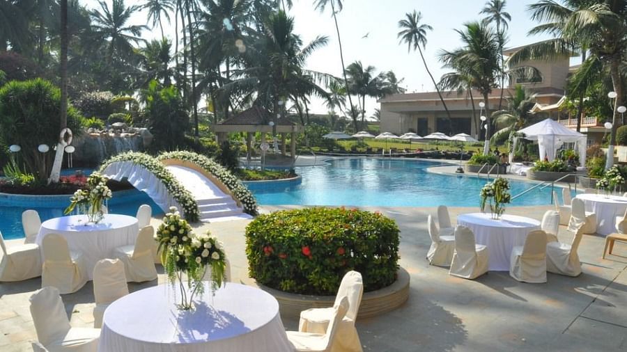 poolside dining at our hotel in Madh Island