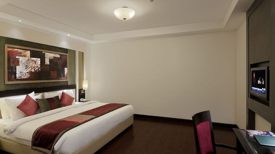 view of large size bed in Suite room of Inde Hotel Vista Woods, Gurgaon 