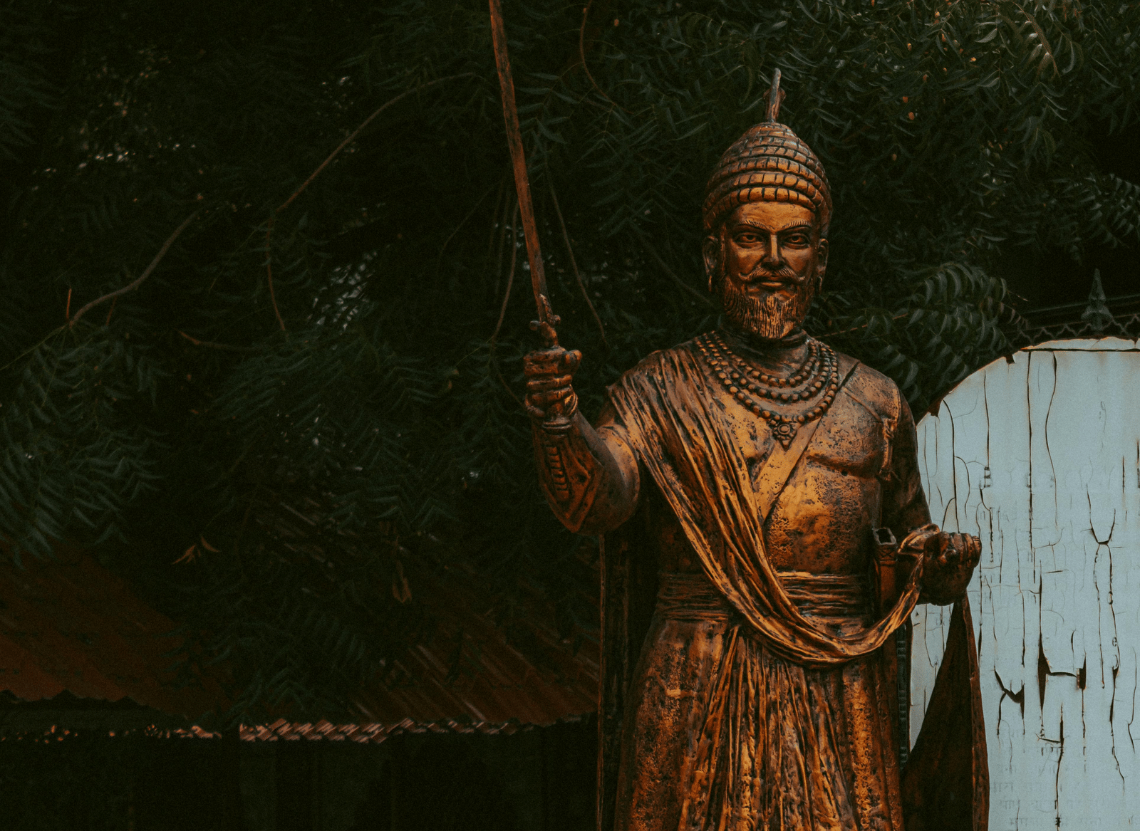 An antique statue of a man in armours 