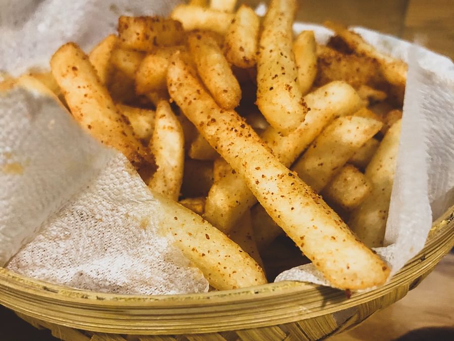 alt-text a plate of fries