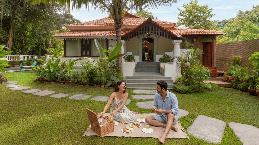 couple stay in ucassaim