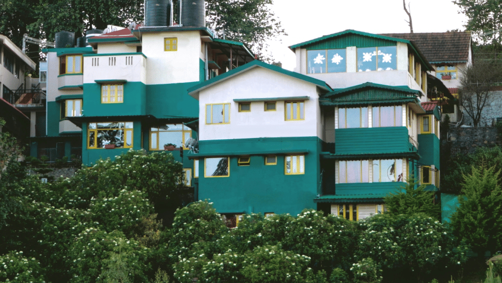 Facade2 Pine Borough Inn Kodaikanal cdxyv8