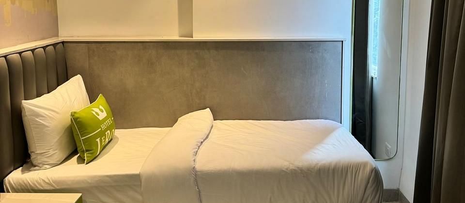 Picture featuring the interior view of Single Deluxe room - Hotel Le ROI Express, Karol Bagh