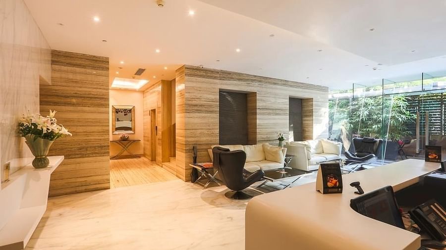 The Empresa Boutique Hotel - the sitting space at the reception of the hotel in Andheri