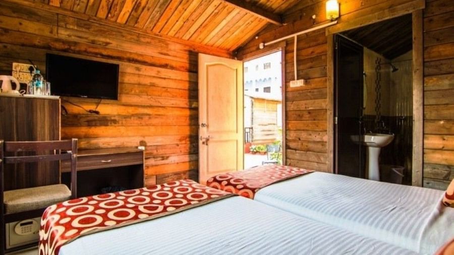 deluxe wooden cottages Mahodadhi Palace Beach View Heritage Hotel in Puri 7 jbrbzl