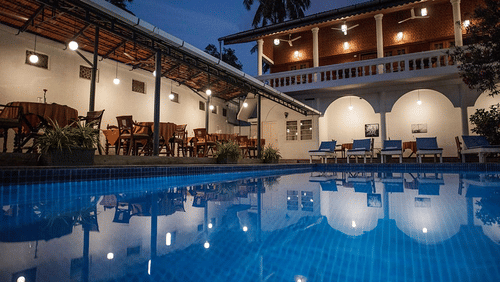 Swmming-Pool-in-Dutch-Bungalow