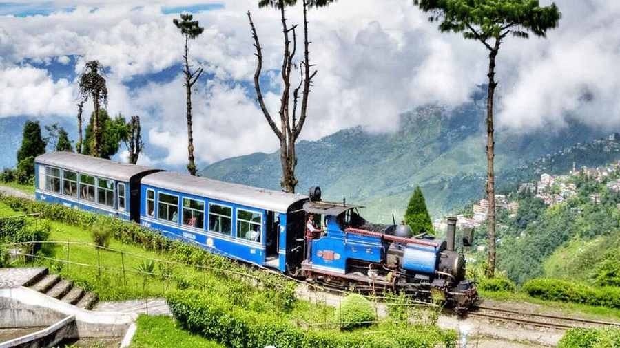 1718866034gangtok darjeeling distance