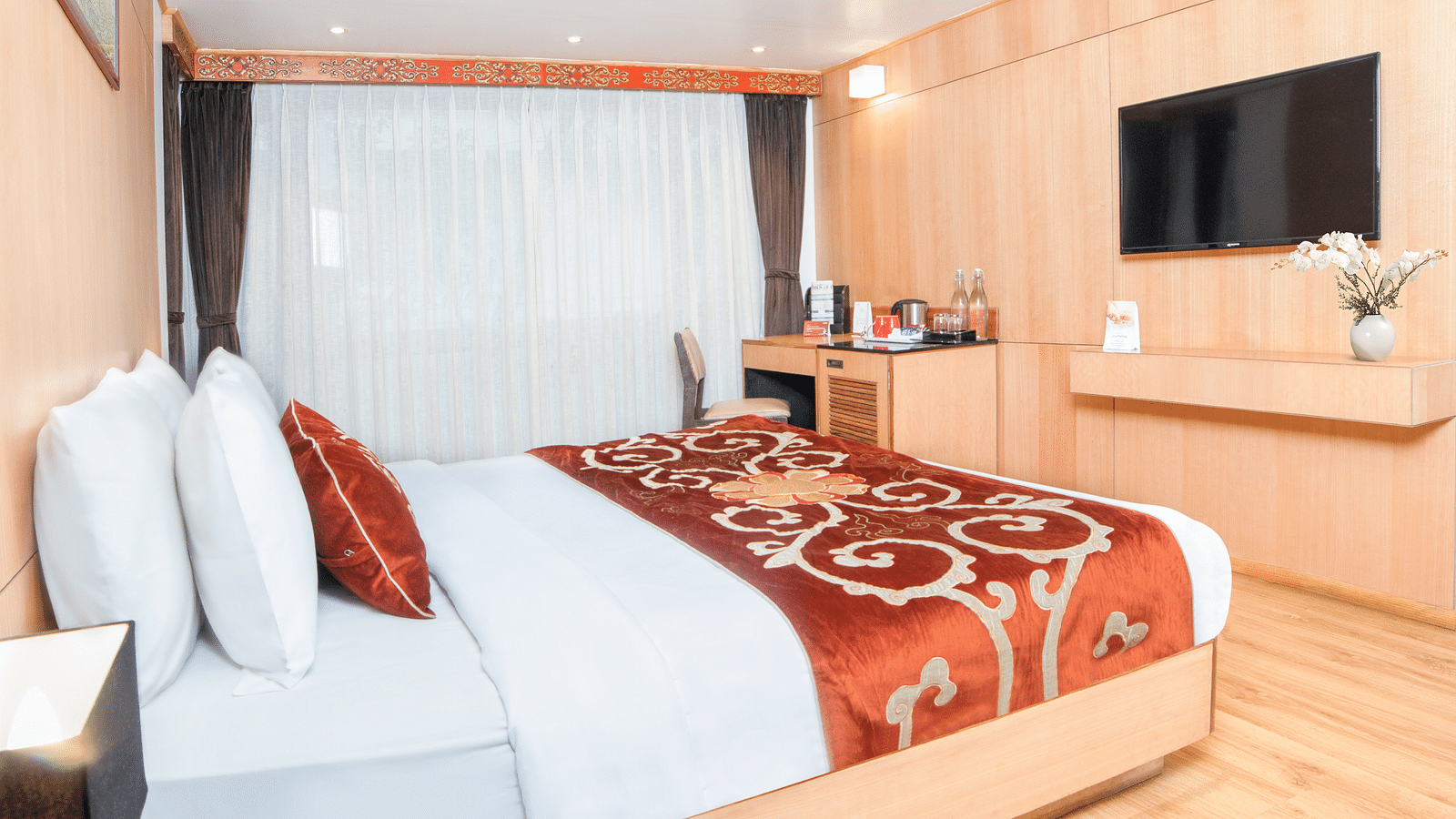 Deluxe Room with Rhododendron View