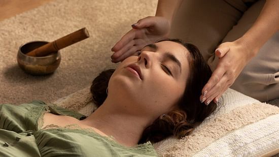 person-conducting-reiki-therapy 23-2149403923