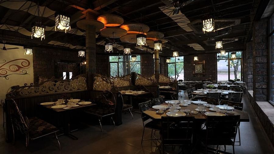 Adamo Matheran - Village - tables at our restaurant in Matheran