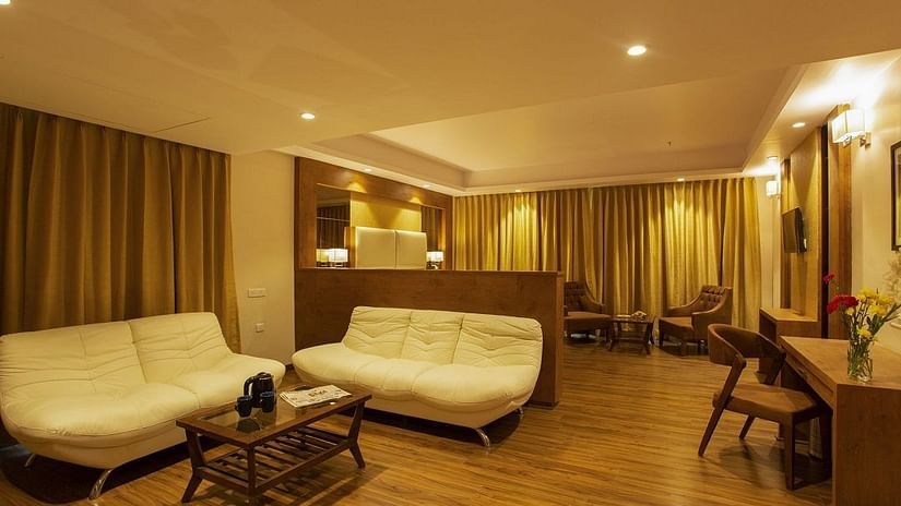 Presidential Suite With Bath Tub1