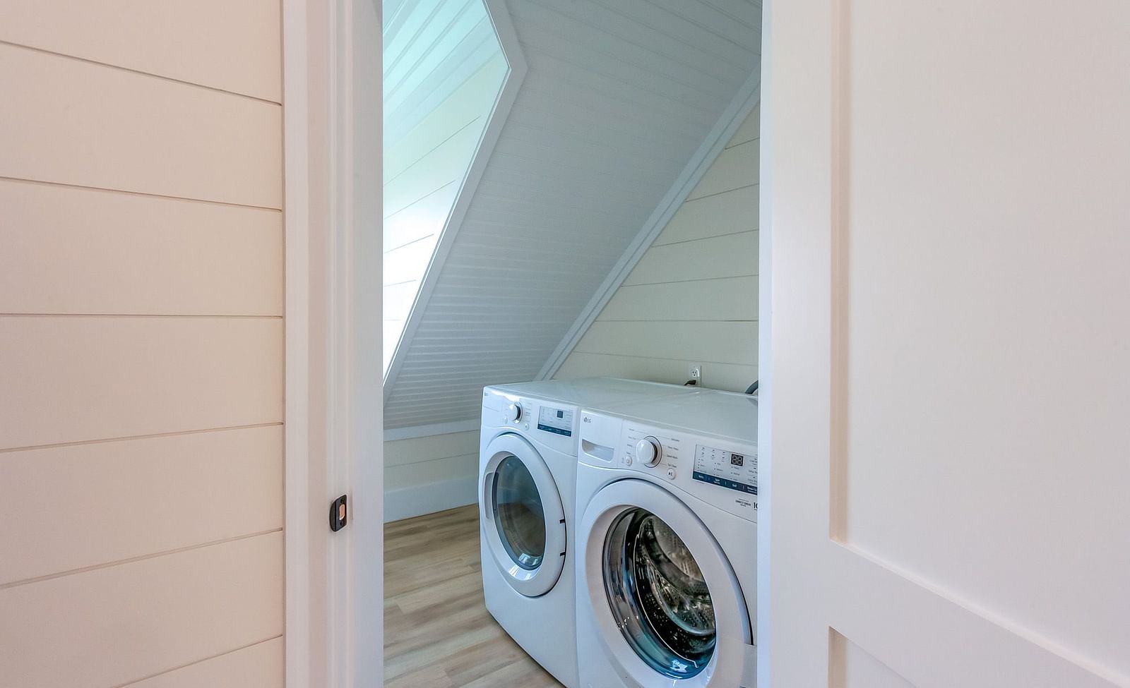 a room with two washing machines at Abaco inn.