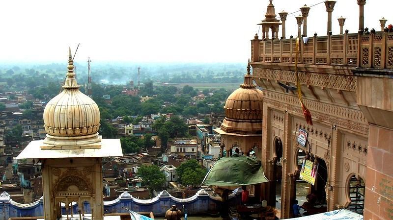 800px-Radha-Rani-Temple-Barsana-Mathura-8