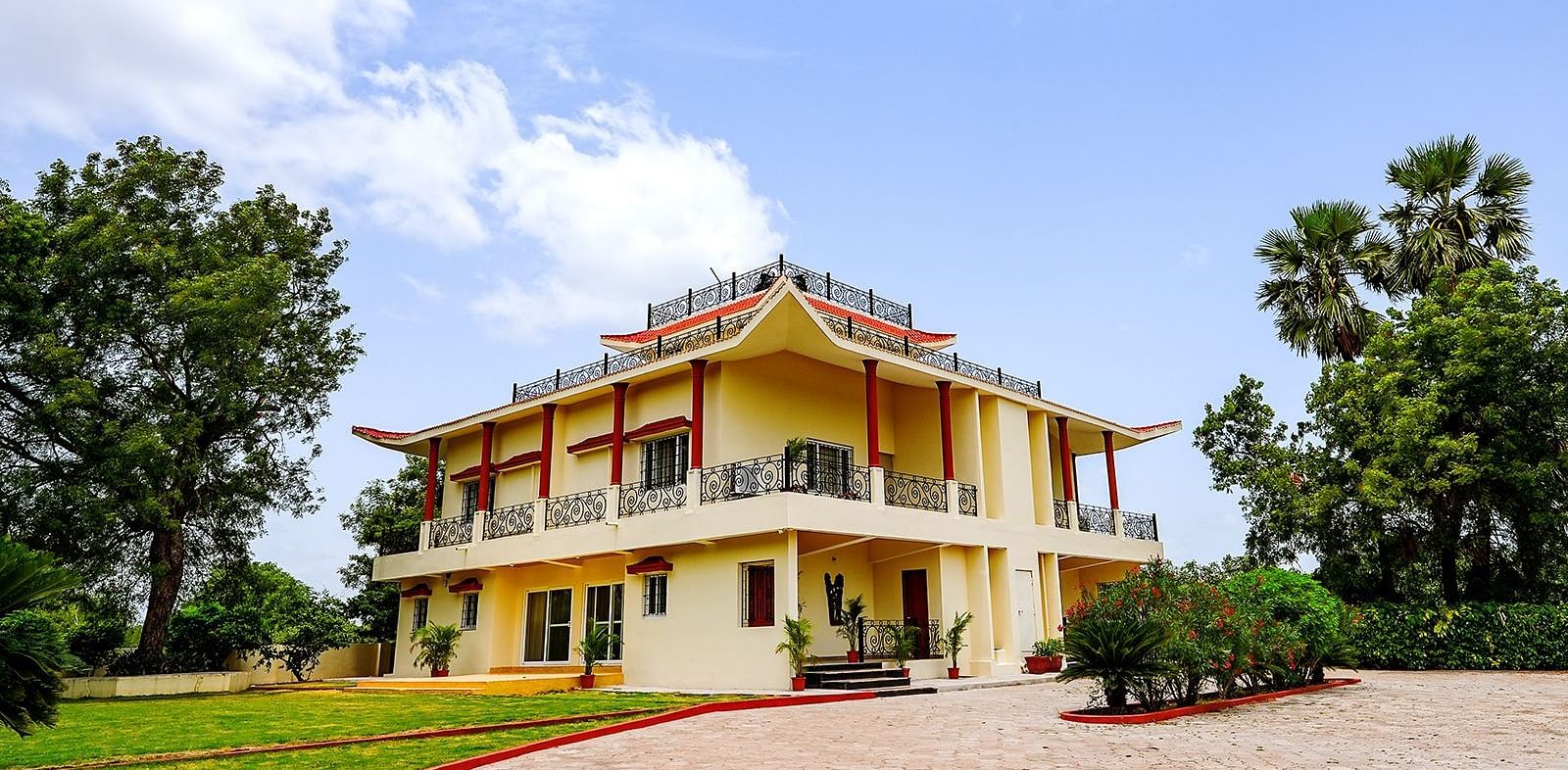 Vasundhara Villa - Scenic farmhouse with traditional architecture surrounded by greenery in Hyderabad