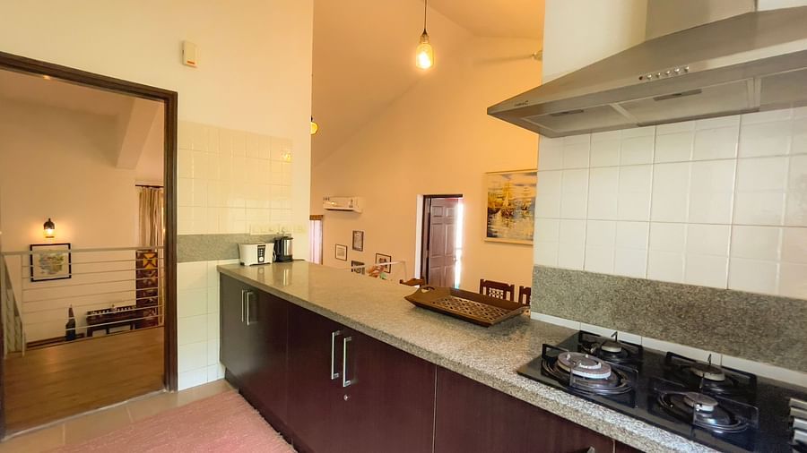Another view of the kitchen with the stove at El Benito Goa