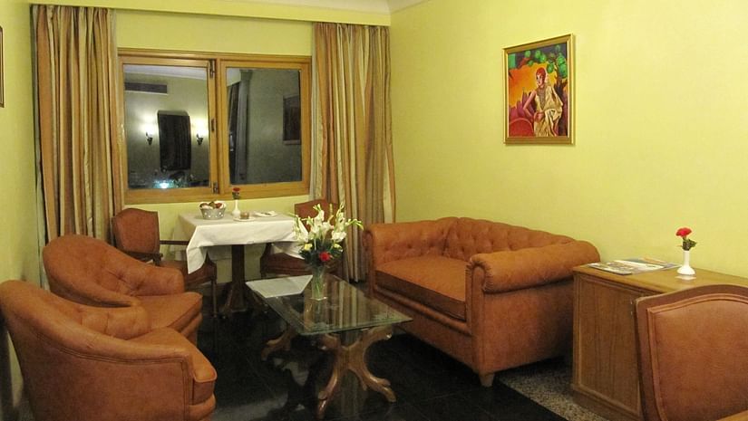 Suite Living Room 2