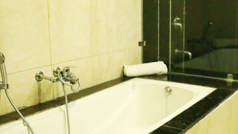 2nd-BathroomImage - DS Clarks Inn