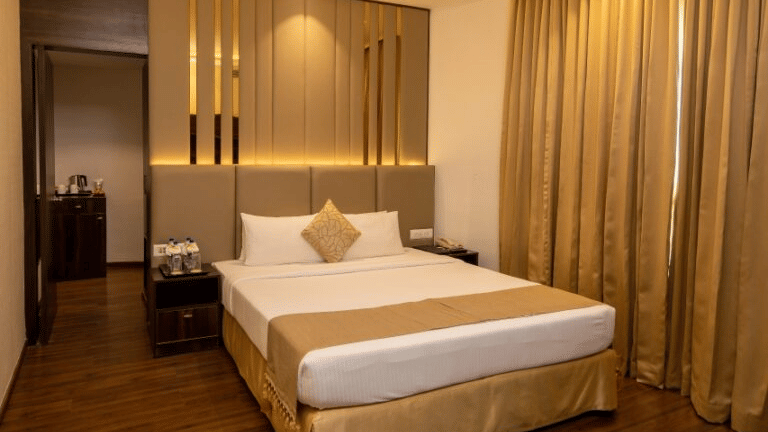 superior-room-768x548