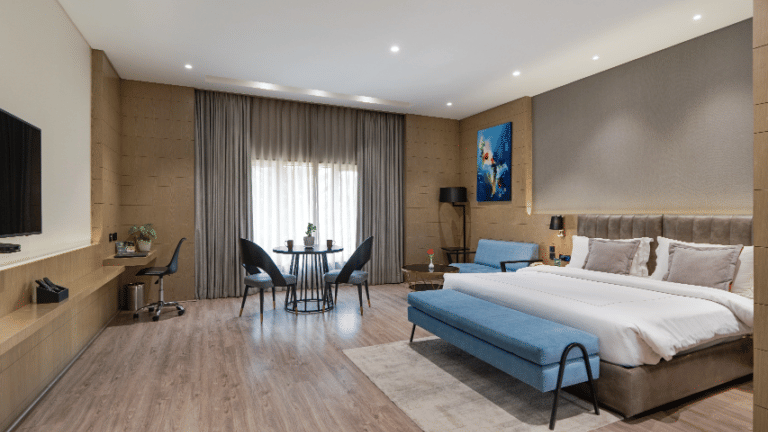 Gold-Club-Room