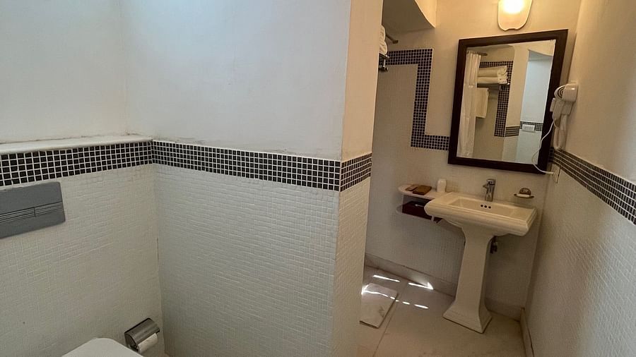 BATAKH MAHAL BATHROOM