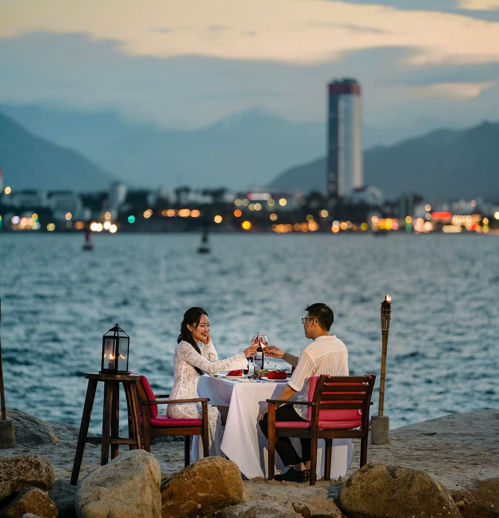 romantic dinner, alibu resort, dinner by the ocean, beachfront dinning, Nha Trang, Vietnam