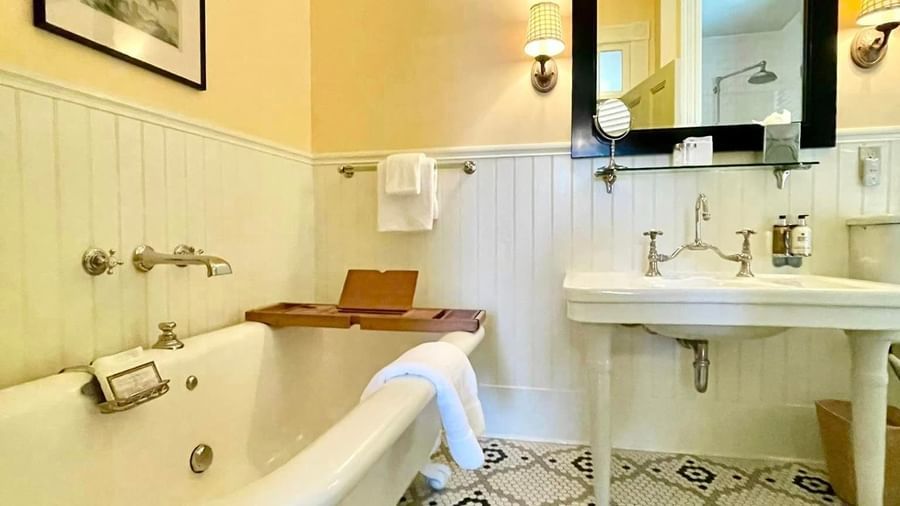 Verand Bathroom FB