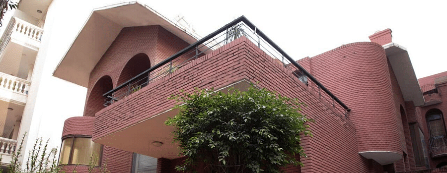 Facade of Redbrick home by earthaa escapes 2