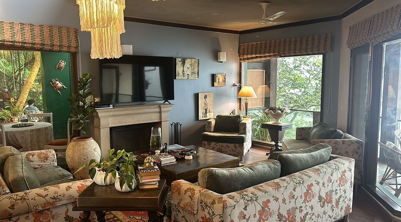 A living area with comfortable sofas in front of the TV at 2 BHK at at SOUTHGATE KASAULI BY ZENQ.
