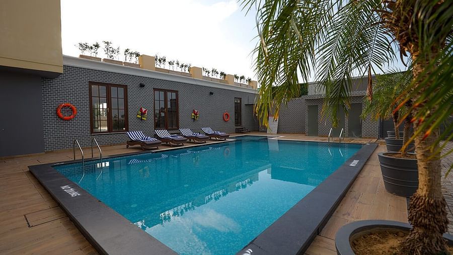 pool side 1