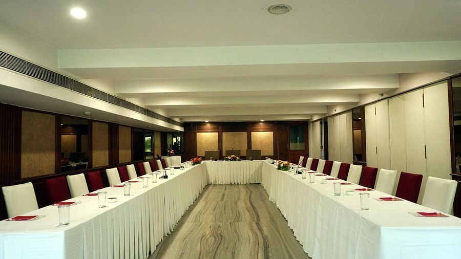 Daspalla Executive Court Vizag -TRIVENI HALL