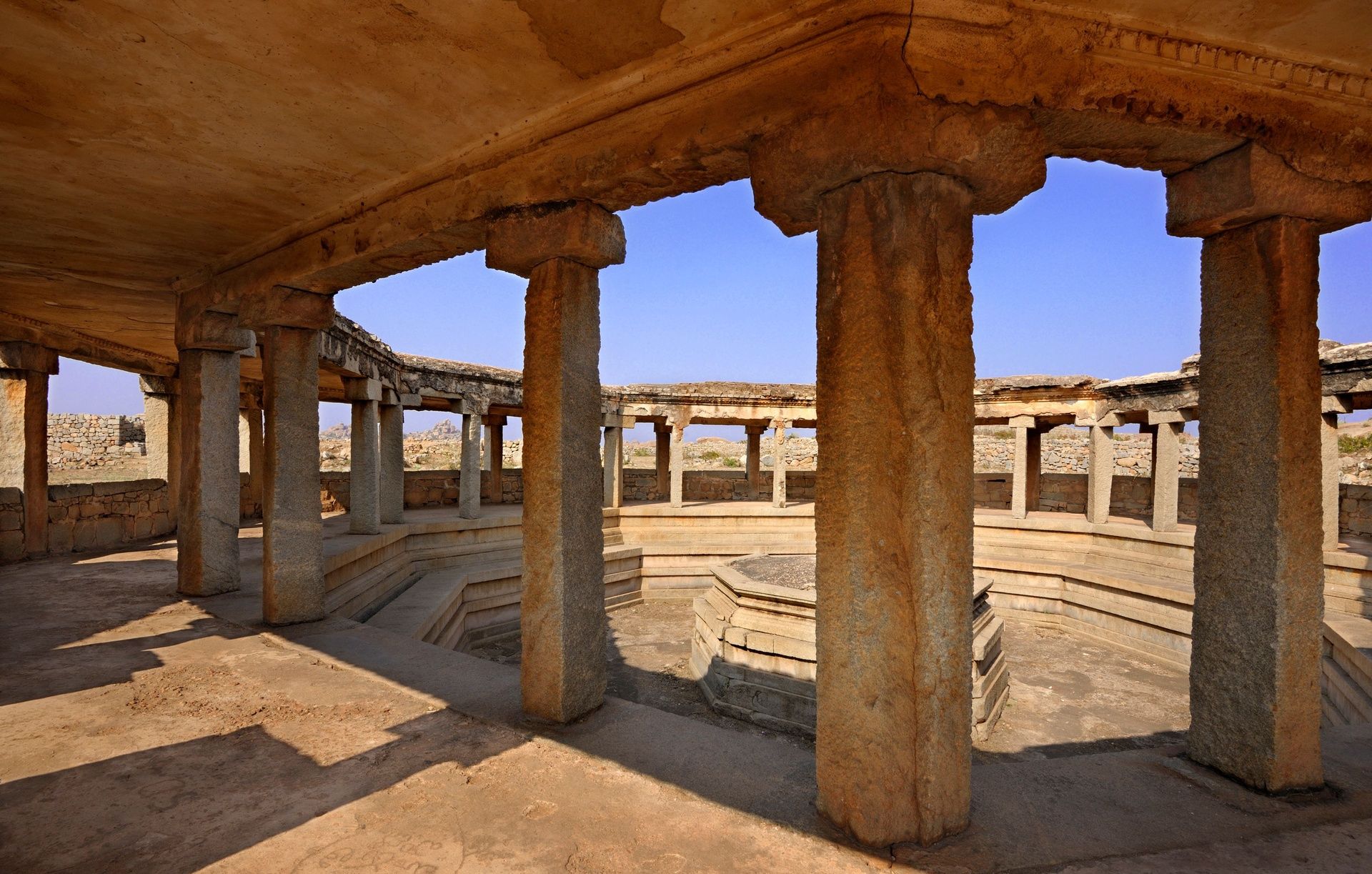 Octagonal Bath, Hampi, with a central octagonal pit.