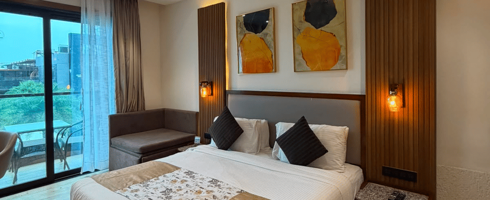 Executive Room, King bed with balcony access