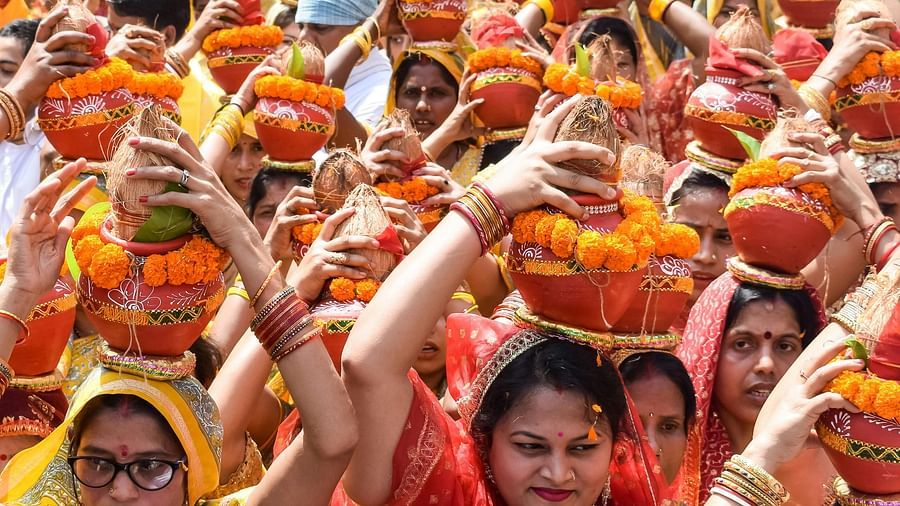 A procession of a huge number of women, dressed in traditional attire.
