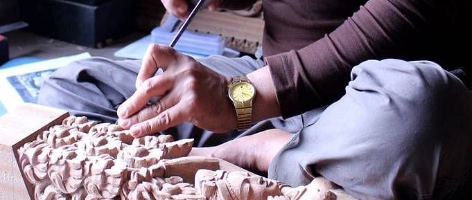 A man sculpting a sculpture