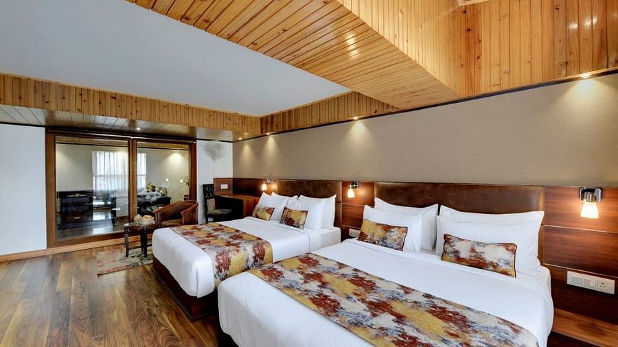 Image of suite with two beds and and a sitting area in the corner at Yashshree Mall Road, Darjeeling.