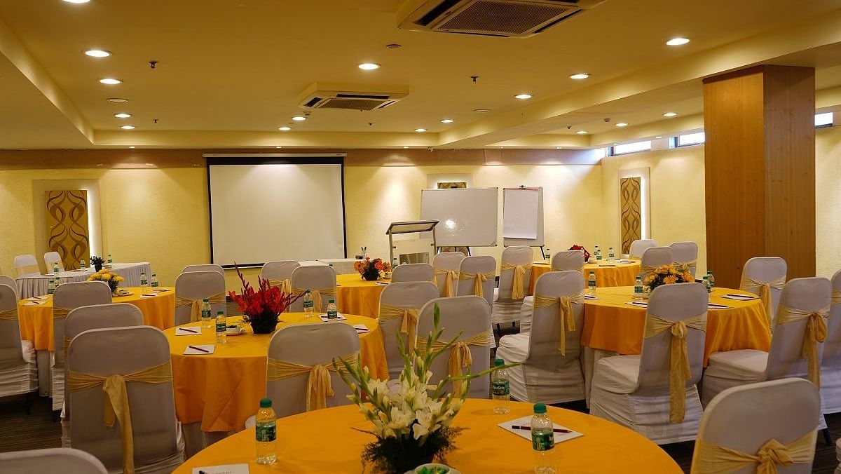 Cluster seating arrangement at our banquet at Shervani Nehru Place, New Delhi