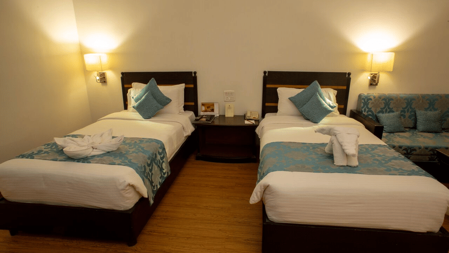 Deluxe Room Hotel Kanha Shyam Prayagraj 2