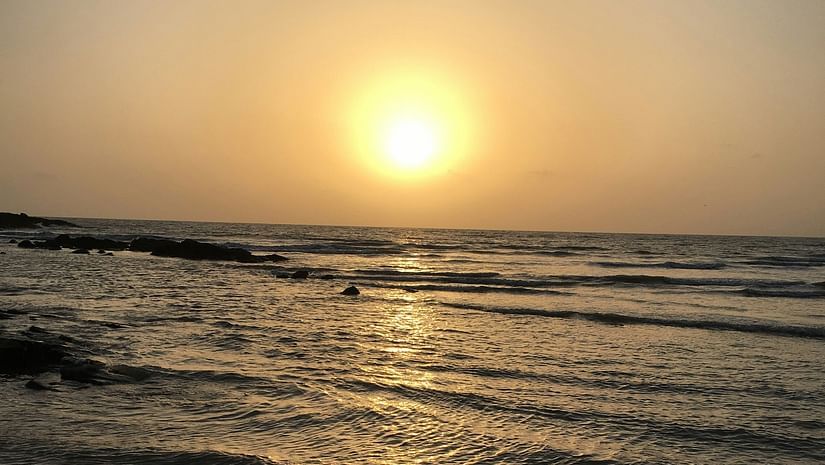An image of a sunset of Aksa Beach.