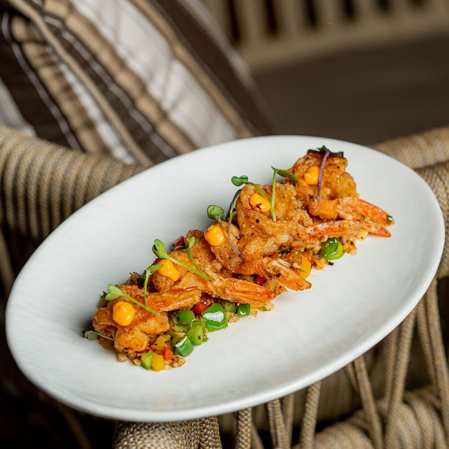 Deliciously deep fried prawns with sliced vegetables
