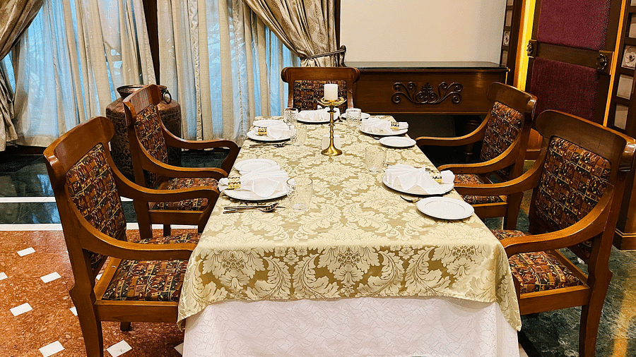 Close-up of the Kesar table setup featuring an elegant plate, comfy chairs, and a beautifully arranged table.