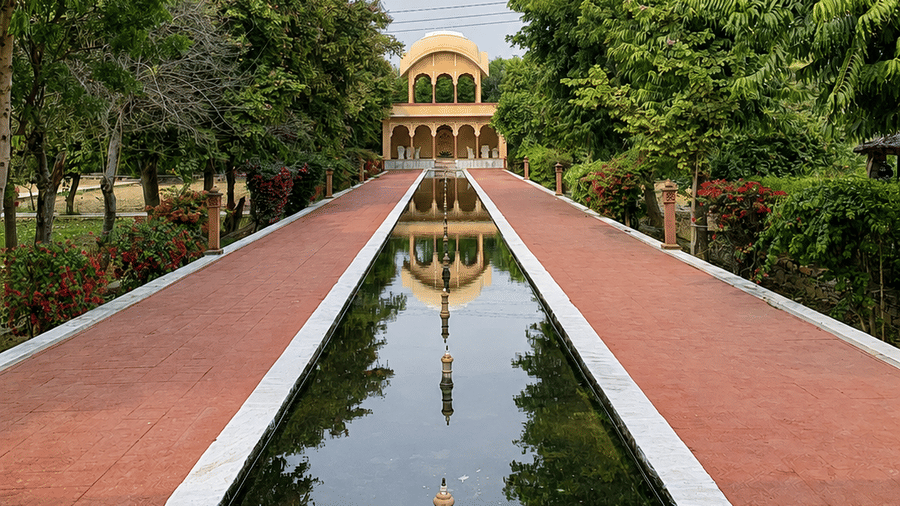 Symmetrical garden pavilion and reflecting mughal fountains