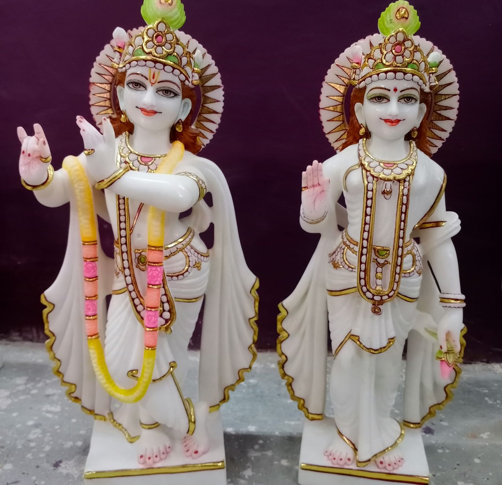 An image of idols of 2 Hindu Gods placed next to each other
