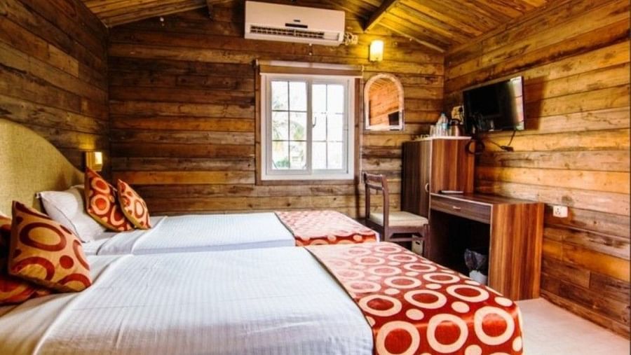 deluxe wooden cottages Mahodadhi Palace Beach View Heritage Hotel in Puri 2 bxt07q