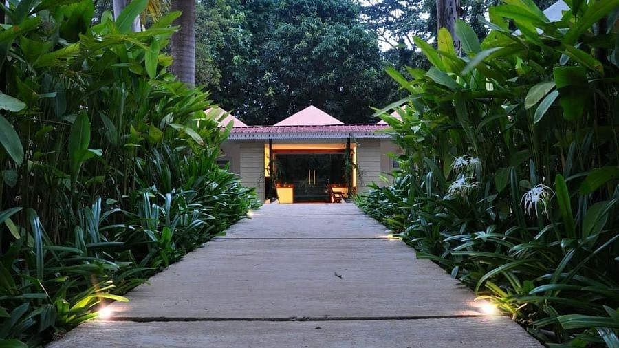 Reception from courtyard - Lulung Aranya Nivas