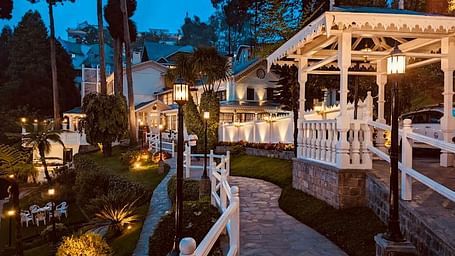 A facade image of Elgin hotel in Darjeeling