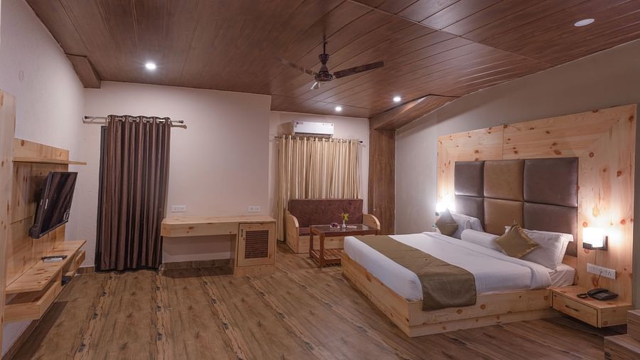 Suite Room 33