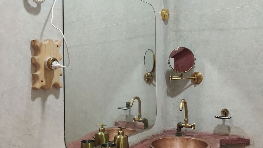 Amberjack washroom, with copper coloured wash basin top with a rectangular mirror, well maintained and complete with all modern amenities.